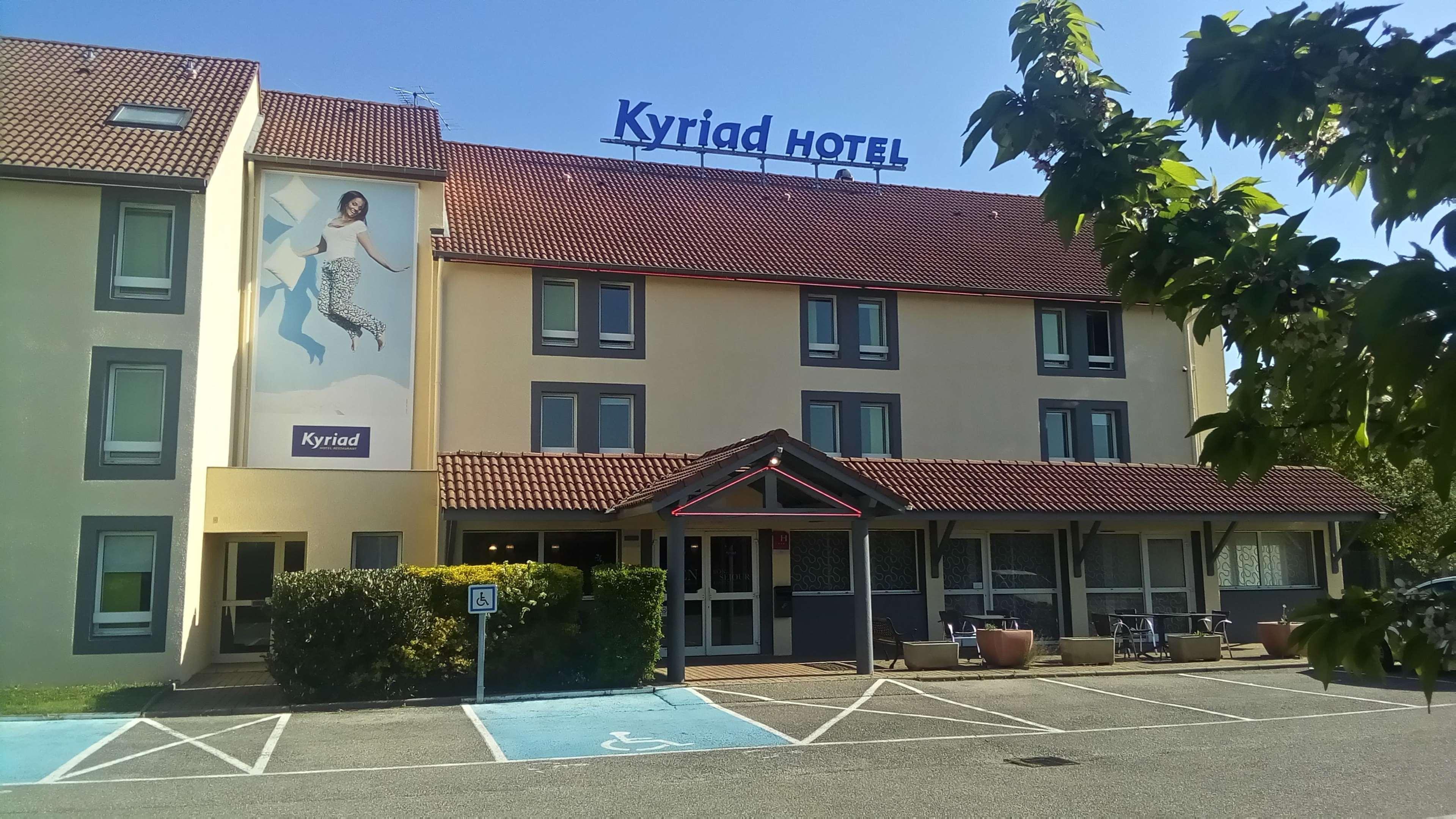 Kyriad Lyon Est - Saint Bonnet De Mure Eksteriør billede